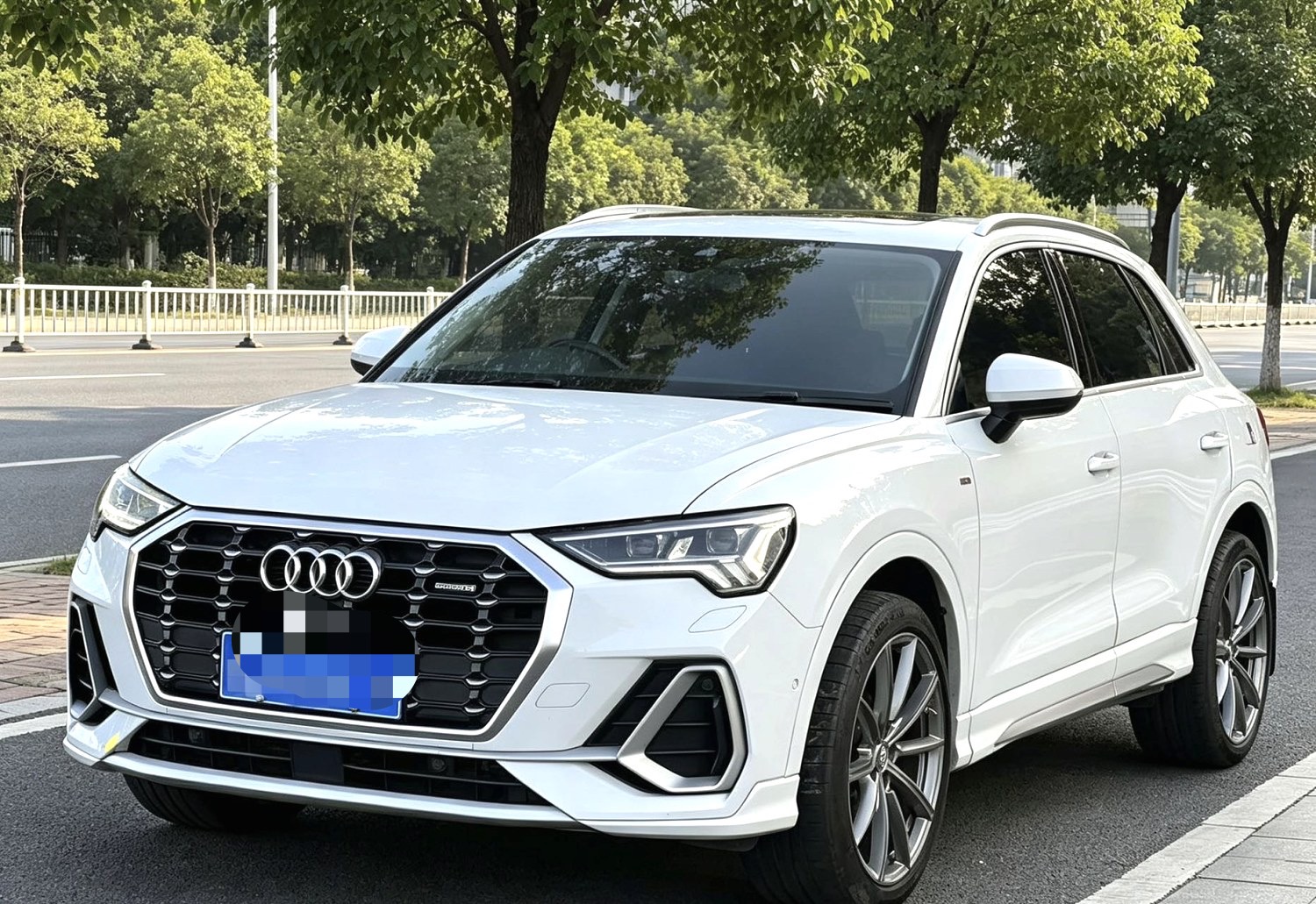 Audi Q3 2021 car image 