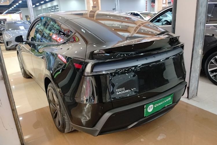 Tesla Model Y 2025 #5 Tesla Model Y 2025 صورة سيارة #5