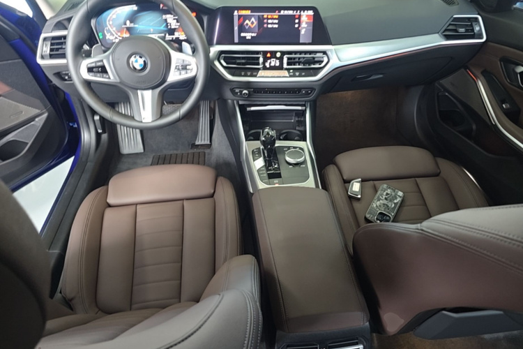 BMW 3 Series 2019 #10 BMW 3 Series 2019 car image #10