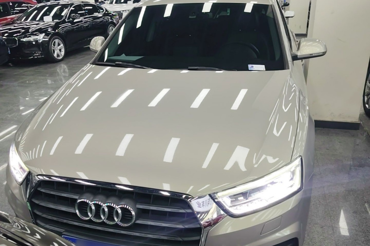 Audi Q3 2018 car image #3