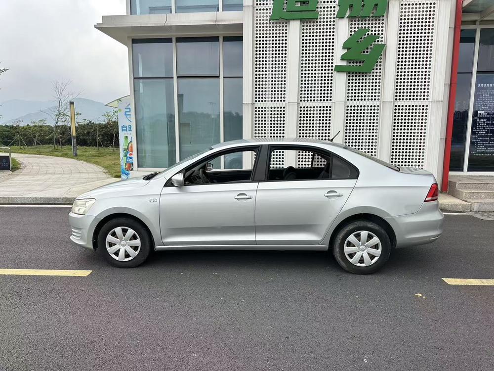 Volkswagen Santana 2013 car image #4