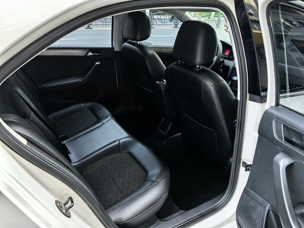 Volkswagen Santana 2014 car image #17