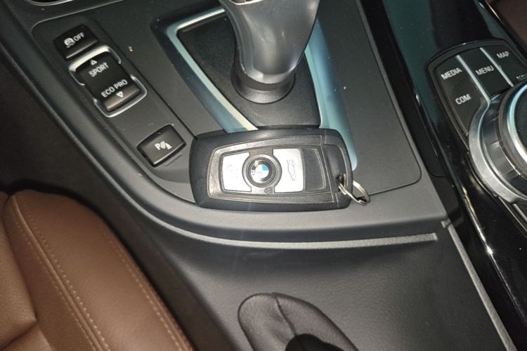 BMW 3 Series 2018 #9 BMW 3 Series 2018 car image #9