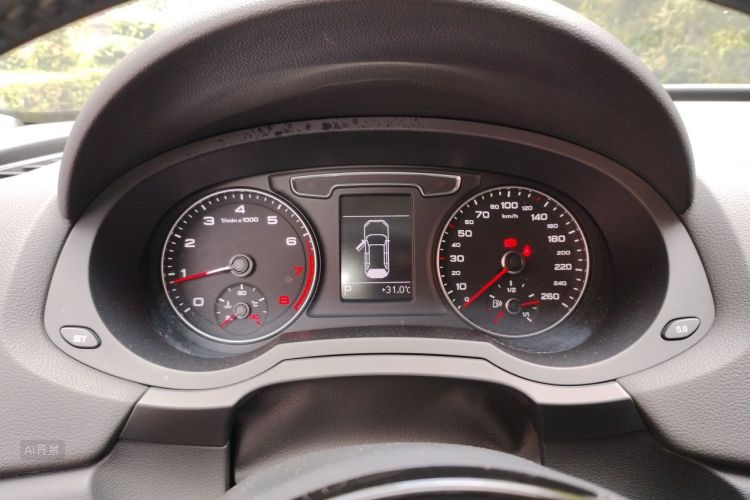 Audi Q3 2016 car image #13