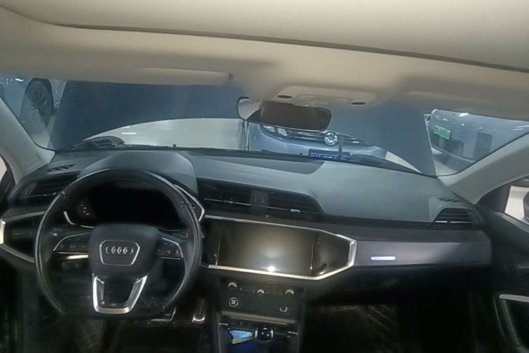 Audi Q3 2022 car image #10