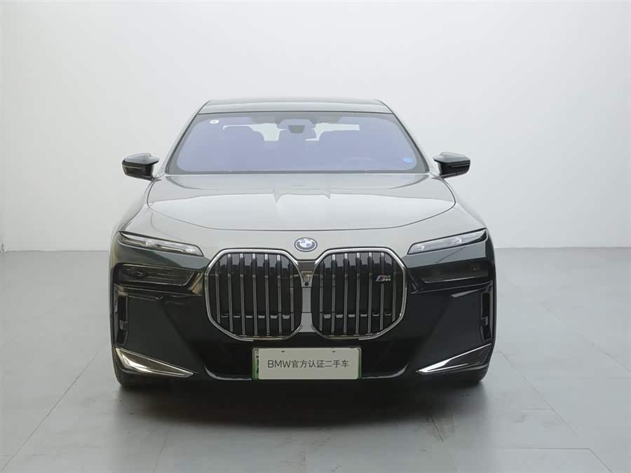BMW i7 M70L 2023 car image #3