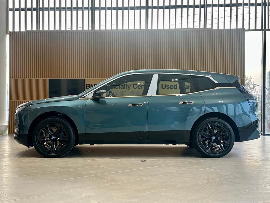 BMW iX M60 imagem de carro #3