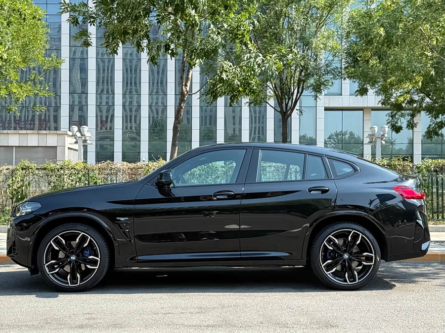 BMW X4 M40i 2024 car image #3