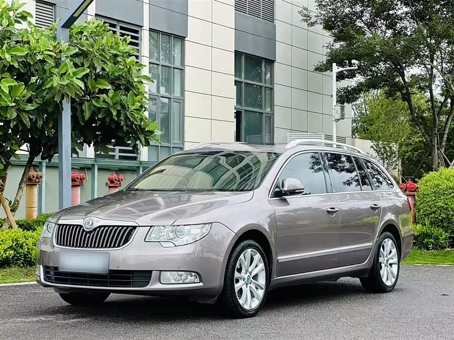 Skoda Superb Combi 2015 car image #3