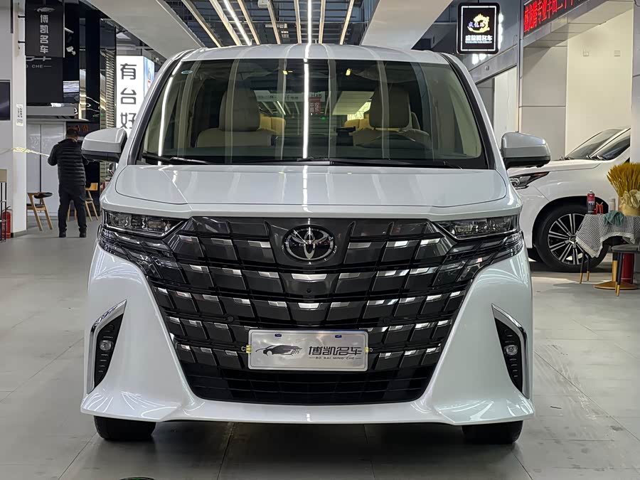 Toyota Alphard 2023 car image #3