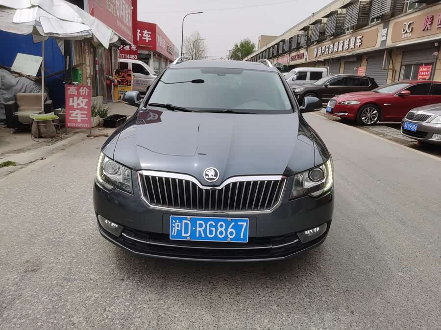 Skoda Superb Combi 2014 car image #3