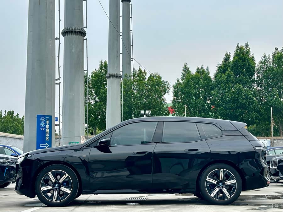 BMW iX M60 2023 car image #3