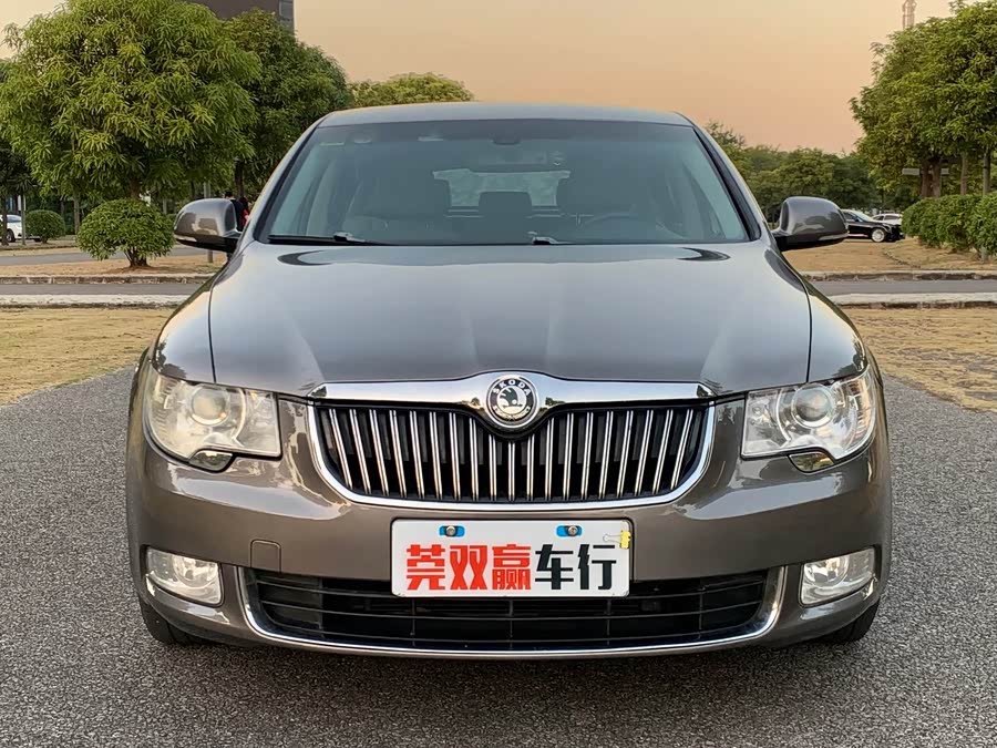 Skoda Superb 2011 صورة سيارة #3