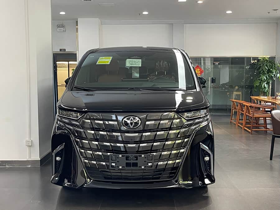 Toyota Alphard car image #3