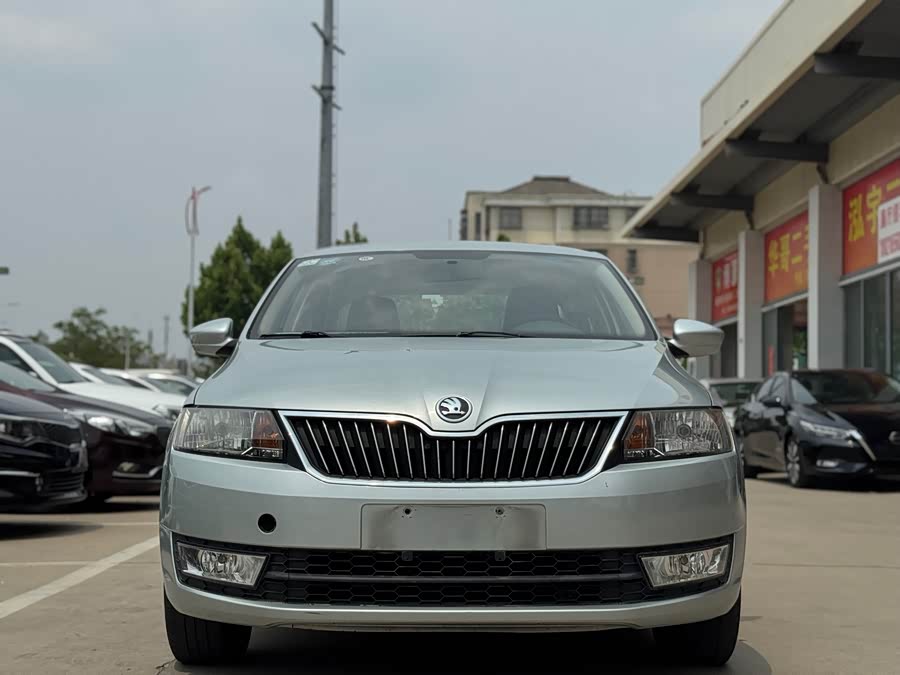 Skoda Rapid 2013 #3 Skoda Rapid 2013 car image #3