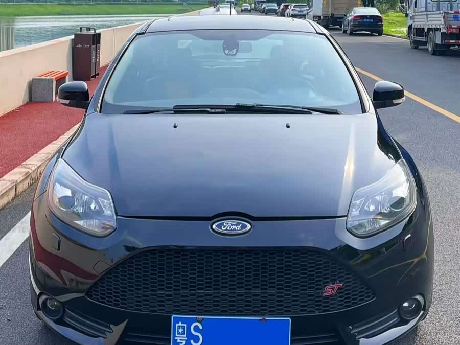 Ford Focus (Imported) 2014 car image #3