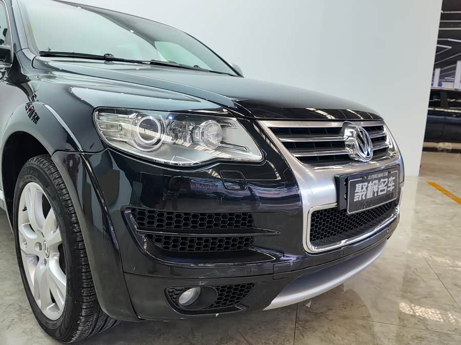Volkswagen Touareg 2010 immagine di auto #3