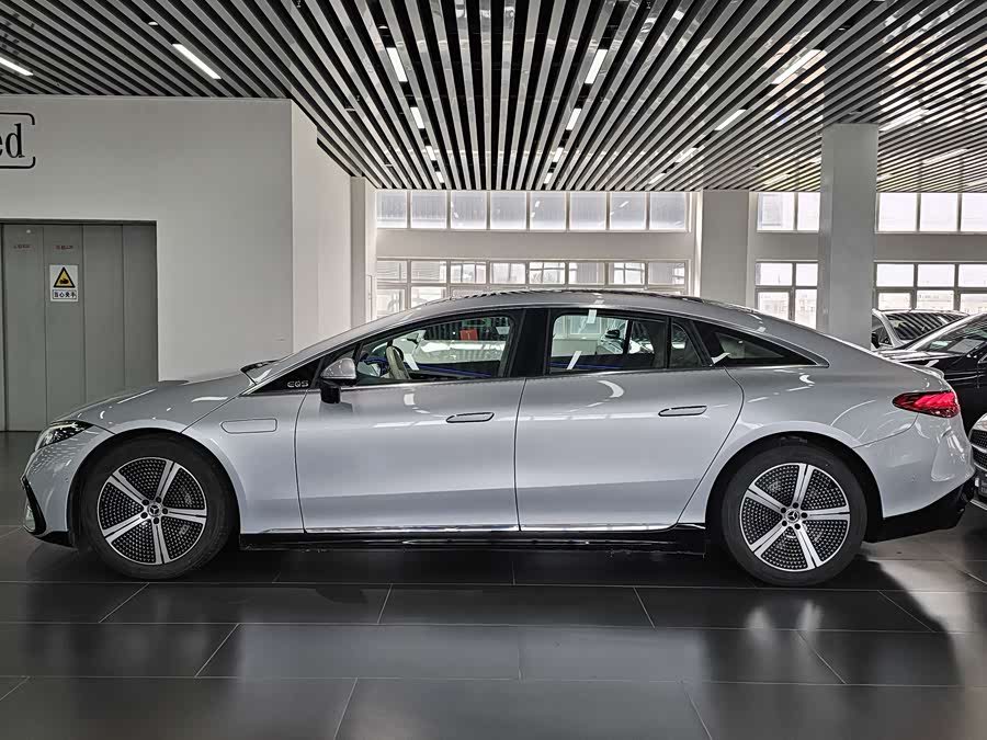 Mercedes-Benz EQS Class 2023 car image #3