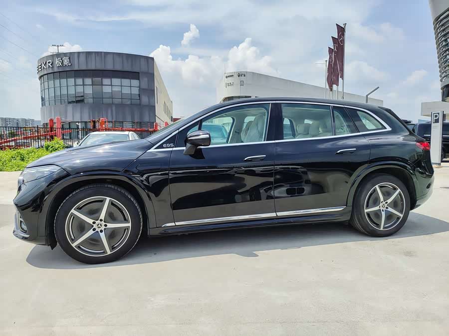 Mercedes-Benz EQS SUV 2023 car image #3
