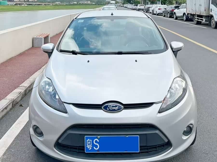 Ford Fiesta 2011 immagine di auto #3
