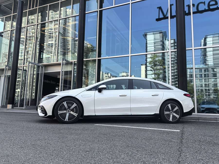 Mercedes-Benz EQS Class 2023 car image #3