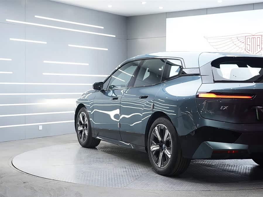 BMW iX 2023 car image #3