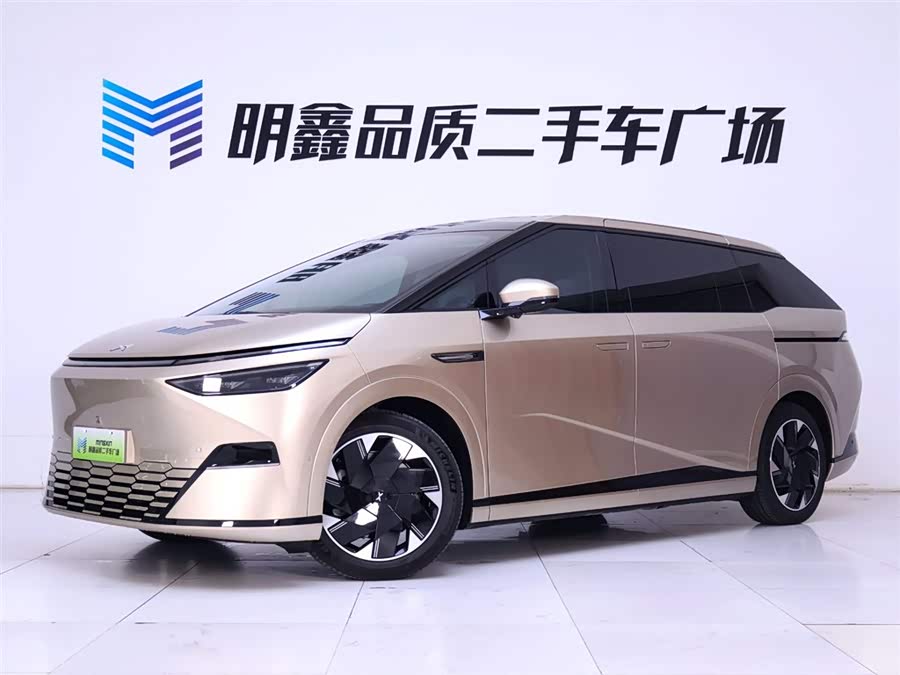 Xpeng X9 2024 immagine di auto #3