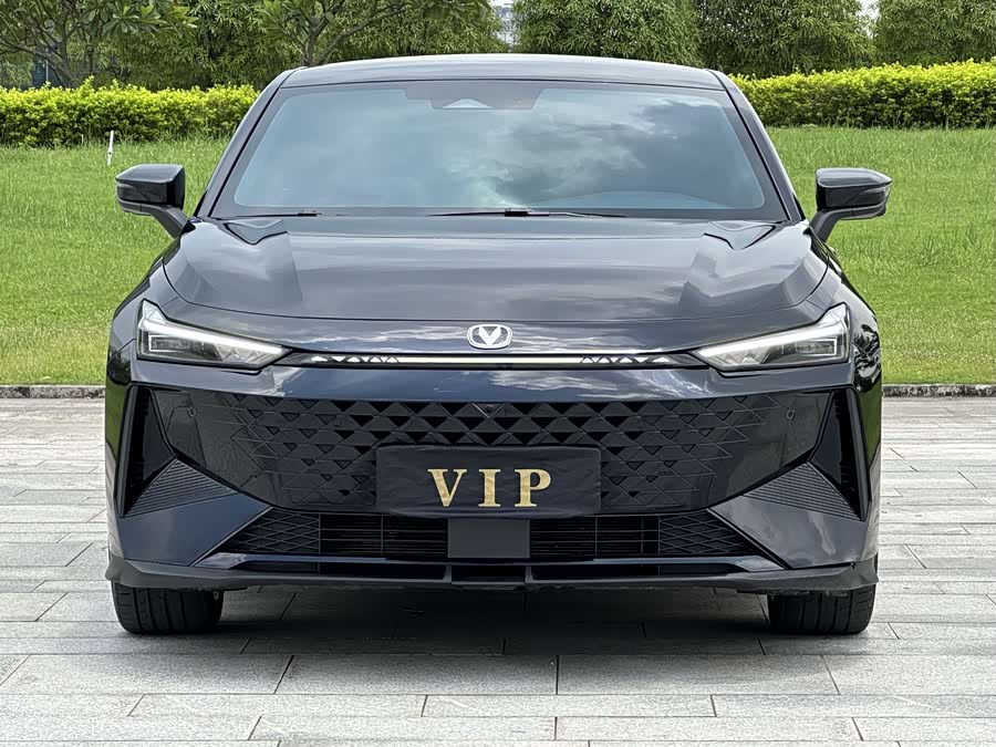 Changan UNI-V iDD 2024 صورة سيارة #3