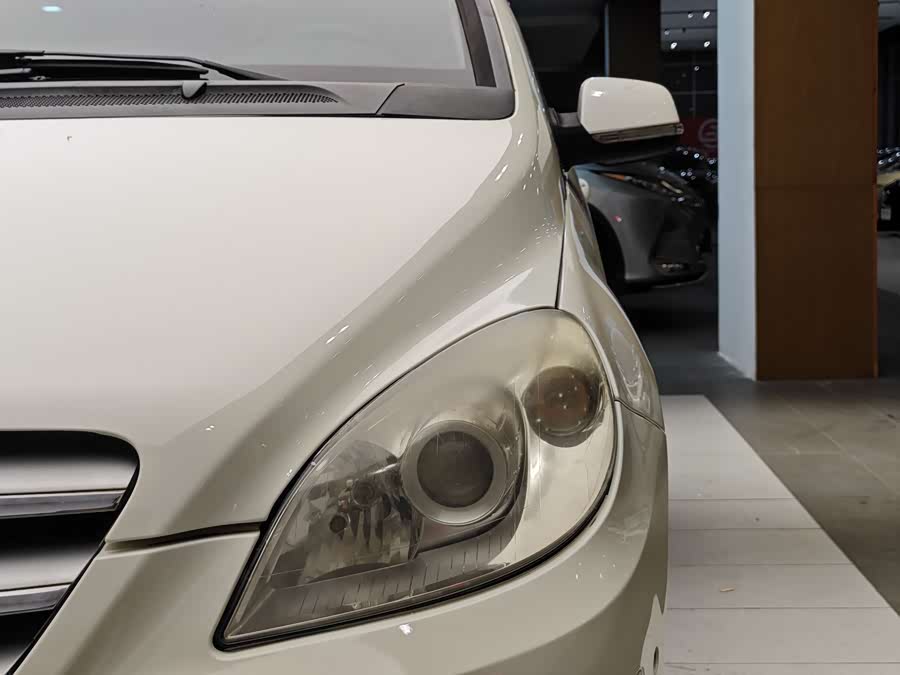 Mercedes-Benz B Class 2011 car image #3