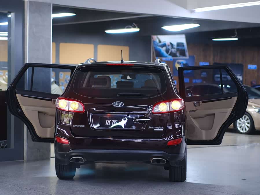 Hyundai Santa Fe Classic 2011 car image #3