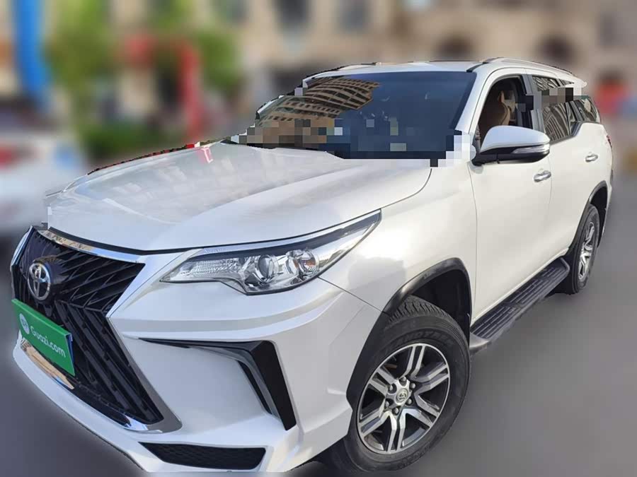 Toyota Fortuner 2017 صورة سيارة #3