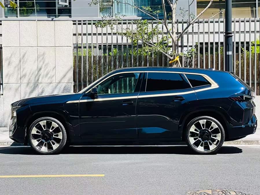 BMW XM 2025 car image #3