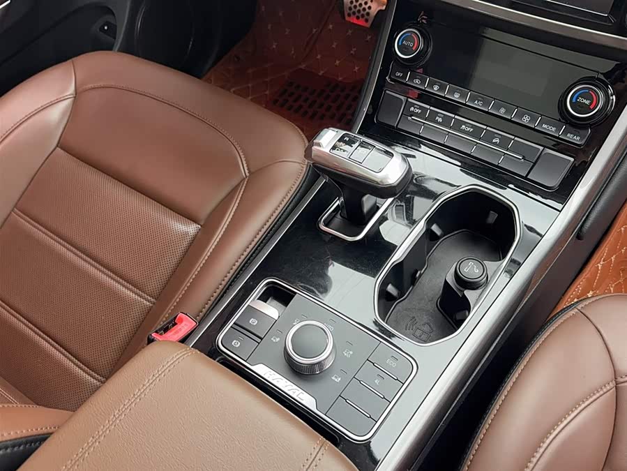 Haval H8 2017 car image #3