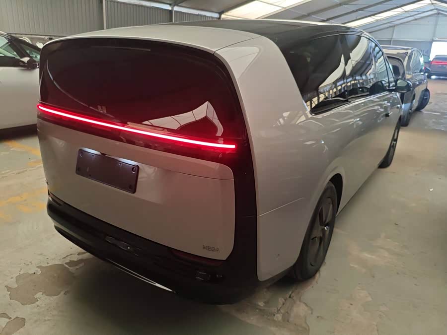 理想汽车 理想MEGA 2024 汽车图片 #3