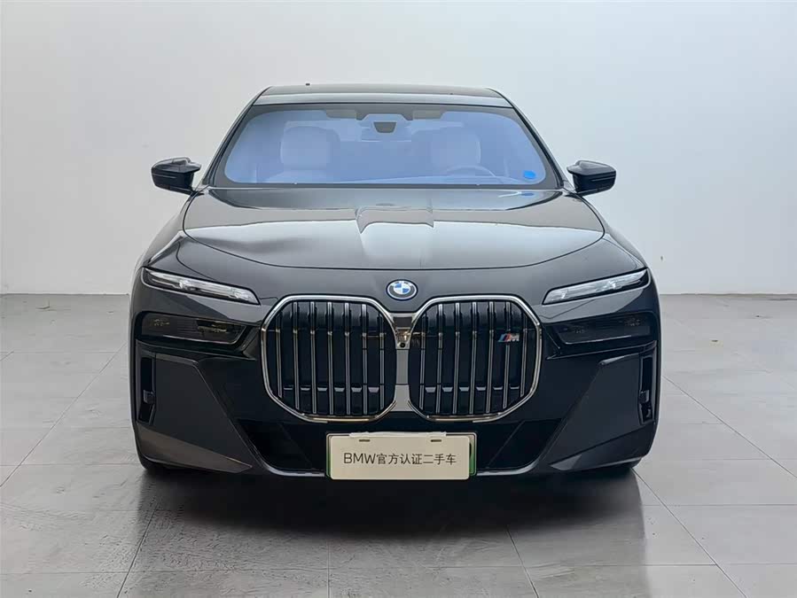 BMW i7 M70L 2024 #3 BMW i7 M70L 2024 car image #3