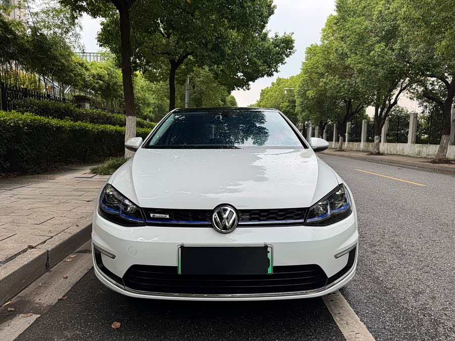 Volkswagen Golf Pure Electric 2021 car image #3