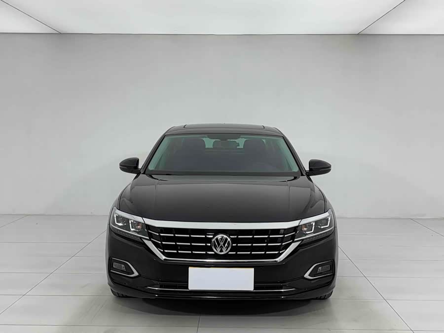 Volkswagen Passat 2019 car image #3