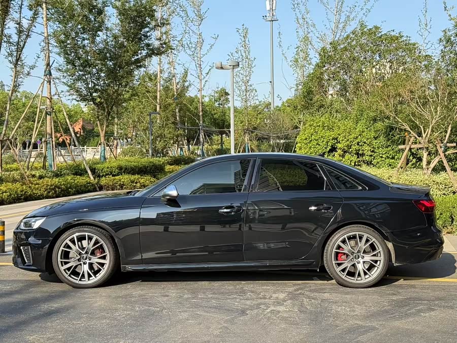 Audi S4 2023 car image #3