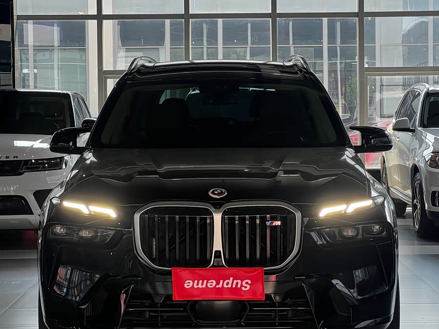BMW X7 M60i 2023 car image #3