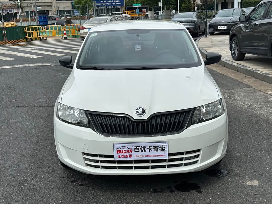Skoda Rapid 2015 imagen de coche #3