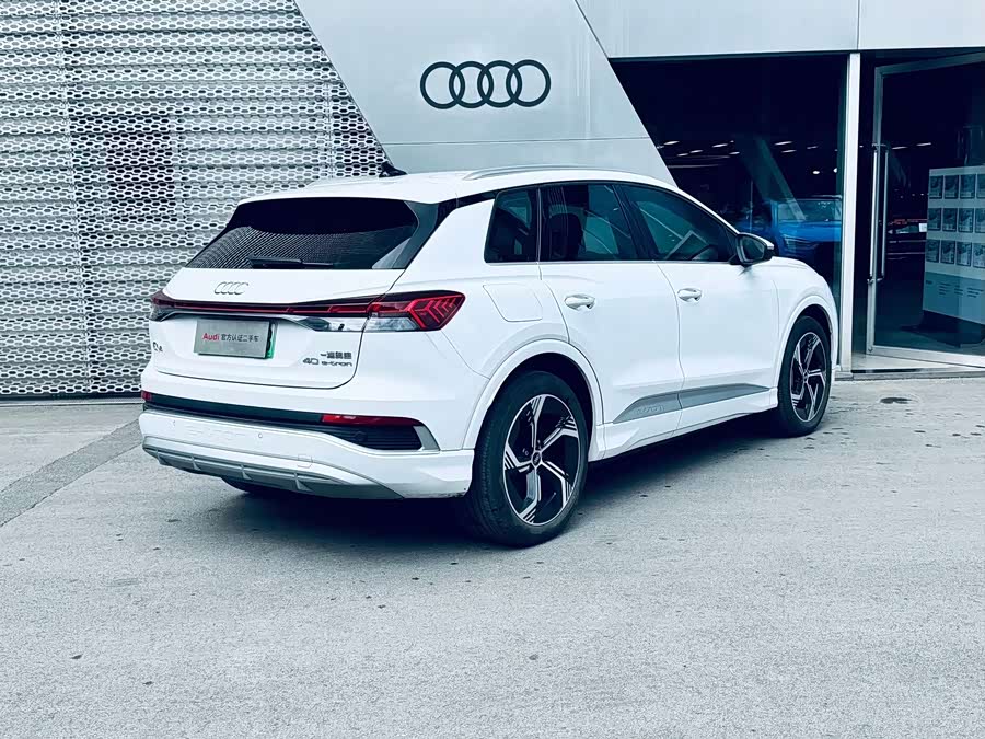 Audi Q4 e-tron 2024 immagine di auto #3