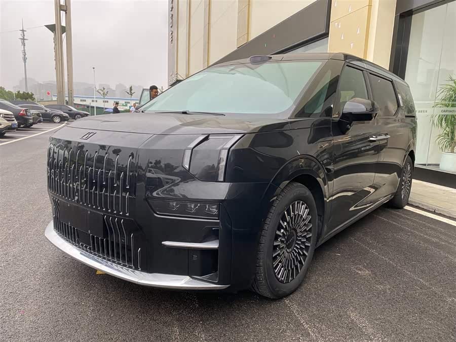 极氪 极氪009 汽车图片 #3