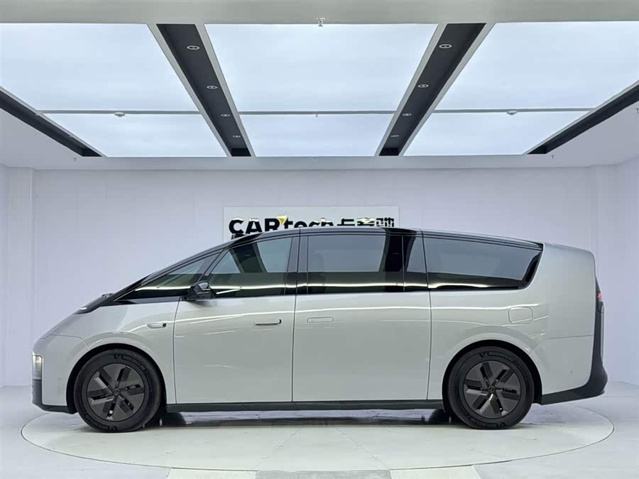 理想汽车 理想MEGA 2024 汽车图片 #3