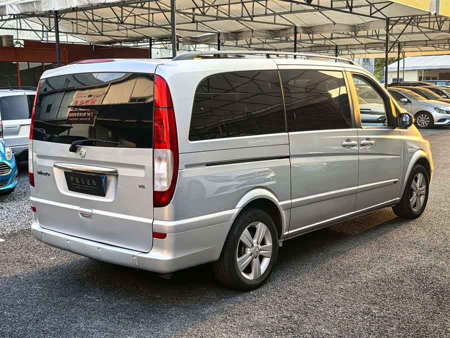 奔驰 唯雅诺 2011 汽车图片 #3