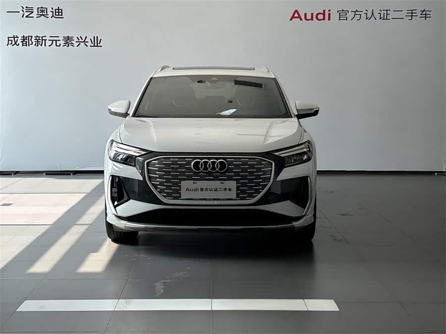 Audi Q4 e-tron 2024 صورة سيارة #3