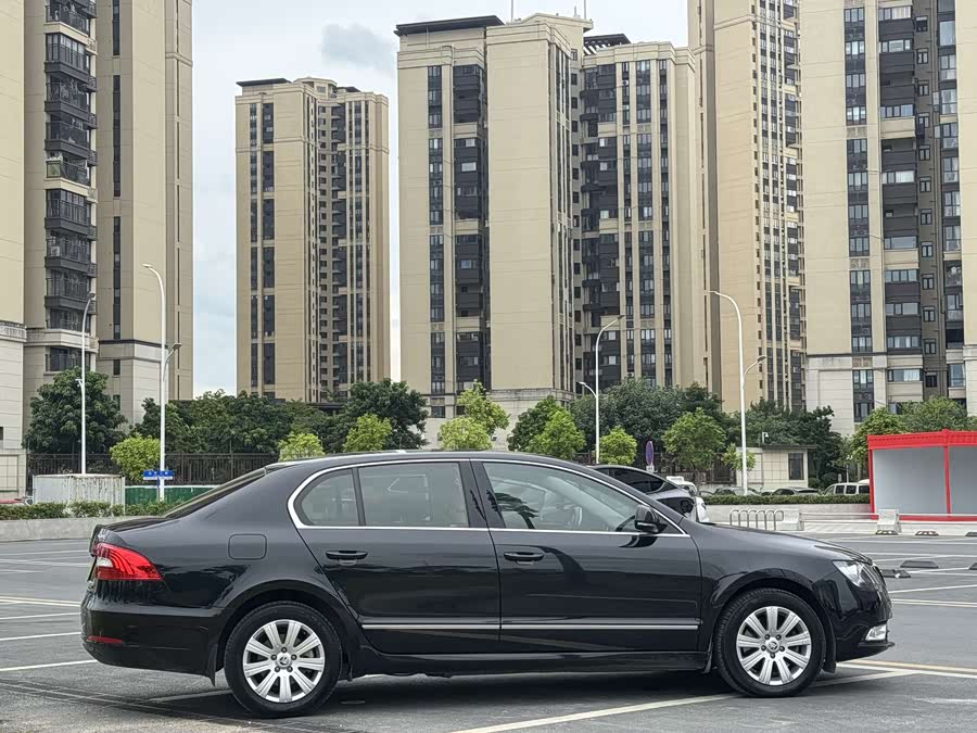 Skoda Superb 2013 car image #3