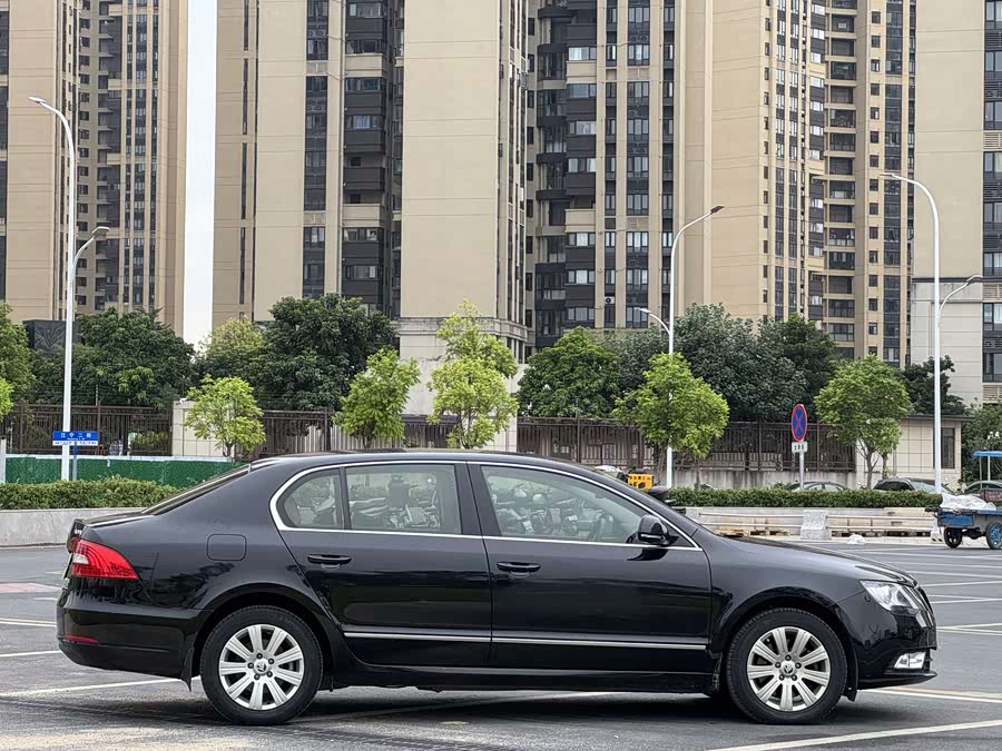 Skoda Superb 2013 car image #3