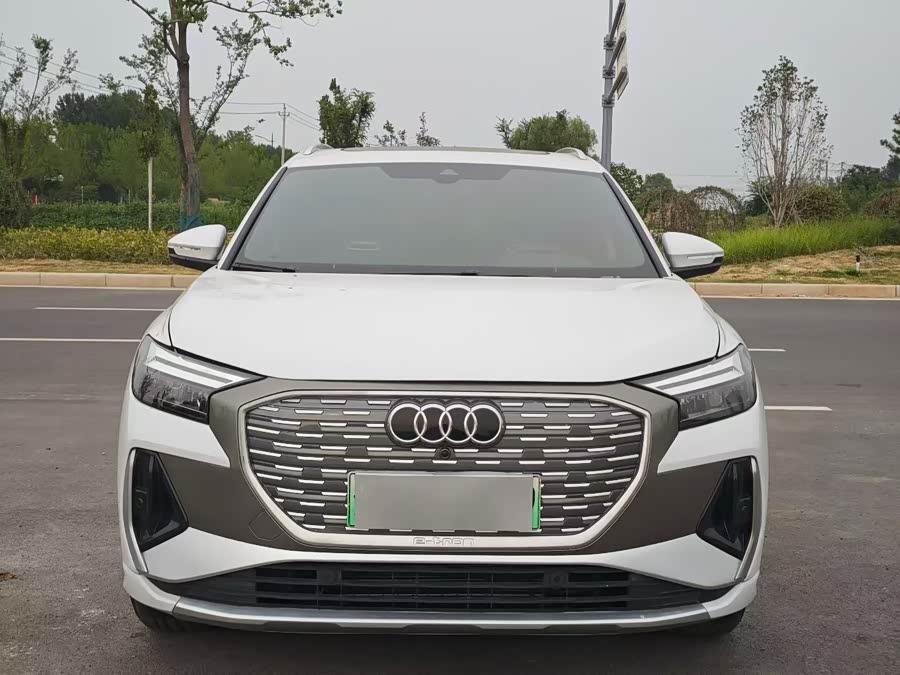 Audi Q4 e-tron 2023 immagine di auto #3