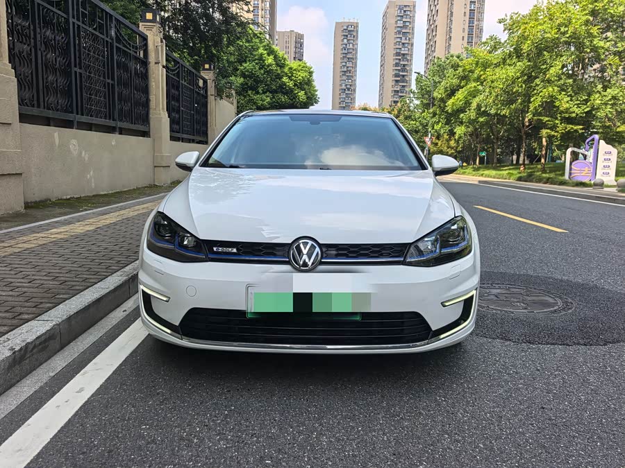Volkswagen Golf Pure Electric 2020 car image #3