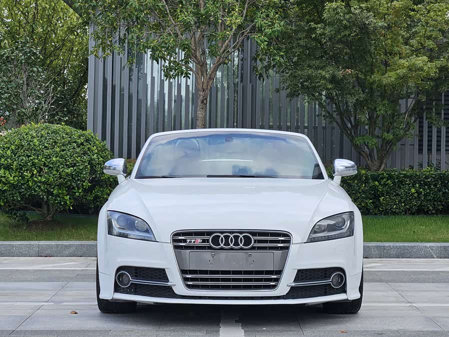 Audi TTS 2012 car image #3